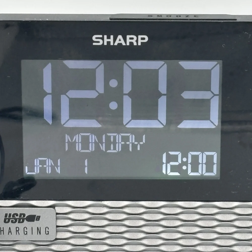 SHARP SPC543 Alarm Time Display Time Projection w 2Amp USB Charger Port Calendar